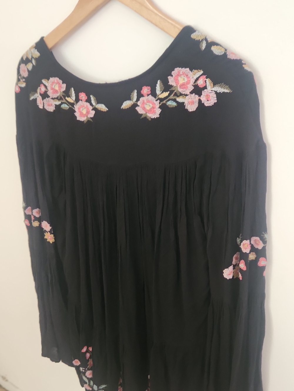 Free People Boho Black Embroidered V-Neck Tunic Dress Flutter Sleeves Small - Picture 8 of 9